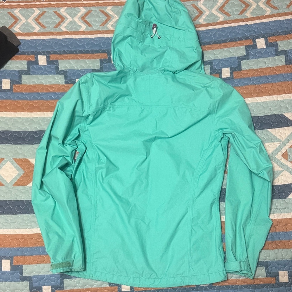 Mountain Hardwear Teal/ Aqua Hooded Rain Jacket with Purple Accents - Picture 4 of 5